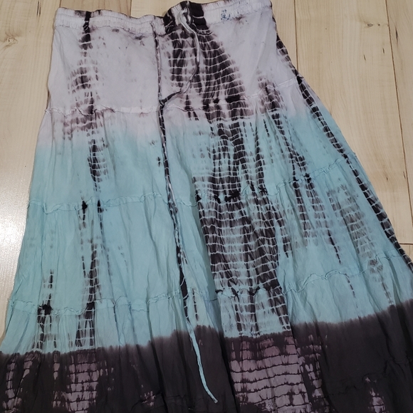 Beautiful tie dye boho skirt - Picture 2 of 2
